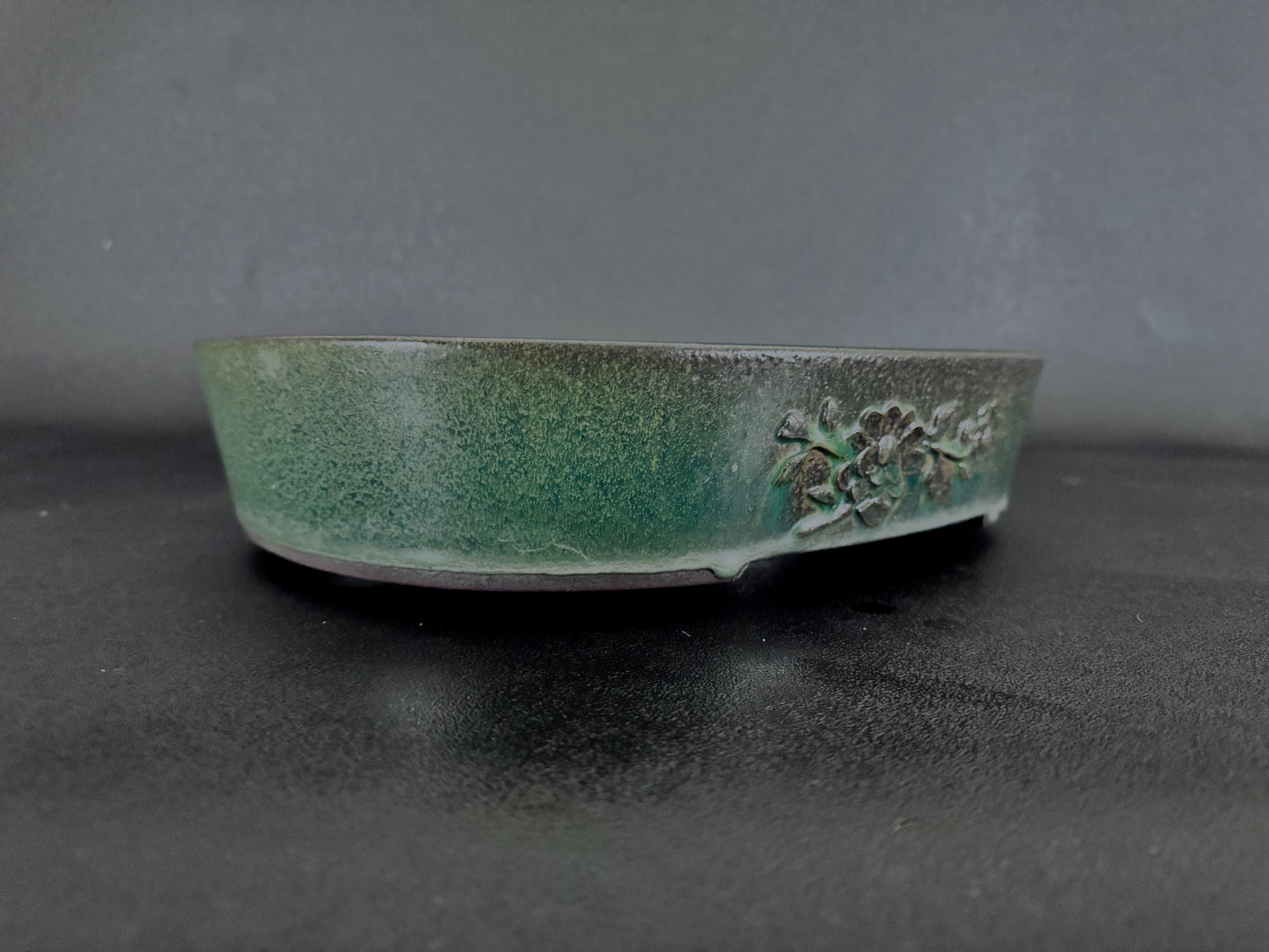 YAMAAKI 山秋 – 3rd Generation (Kataoka Toshio) "爪描き"- 常滑- 36.0cm Oval Dark Jade / Emerald Green Glazed  (楕円鉢・深翡翠緑釉）On Hold!
