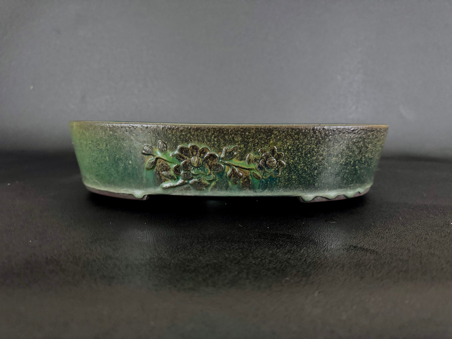 YAMAAKI 山秋 – 3rd Generation (Kataoka Toshio) "爪描き"- 常滑- 36.0cm Oval Dark Jade / Emerald Green Glazed  (楕円鉢・深翡翠緑釉）On Hold!
