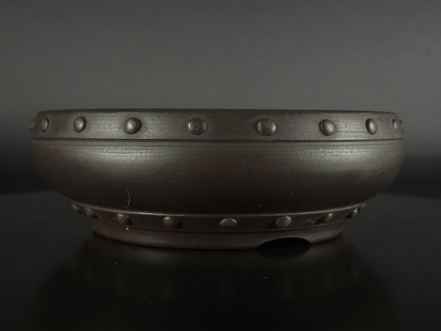 Akira Shouzan  ( 1st Generation Akira Watanabe 渡辺昭) – 常滑 – 17.8 cm Round (丸鉢) Rivet-Style
