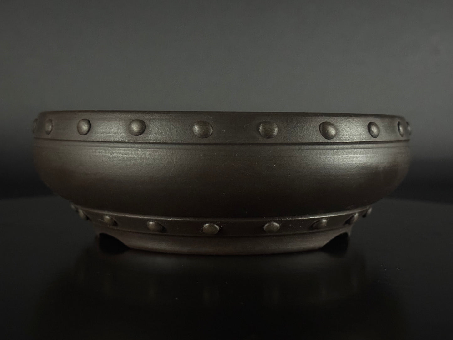 Akira Shouzan  ( 1st Generation Akira Watanabe 渡辺昭) – 常滑 – 17.8 cm Round (丸鉢) Rivet-Style