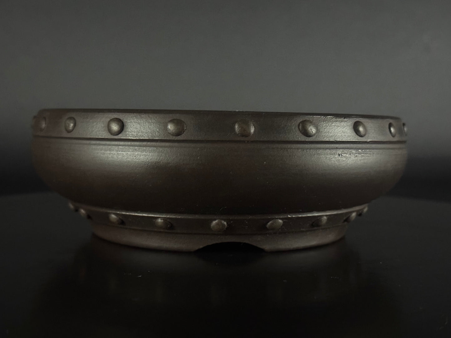 Akira Shouzan  ( 1st Generation Akira Watanabe 渡辺昭) – 常滑 – 17.8 cm Round (丸鉢) Rivet-Style