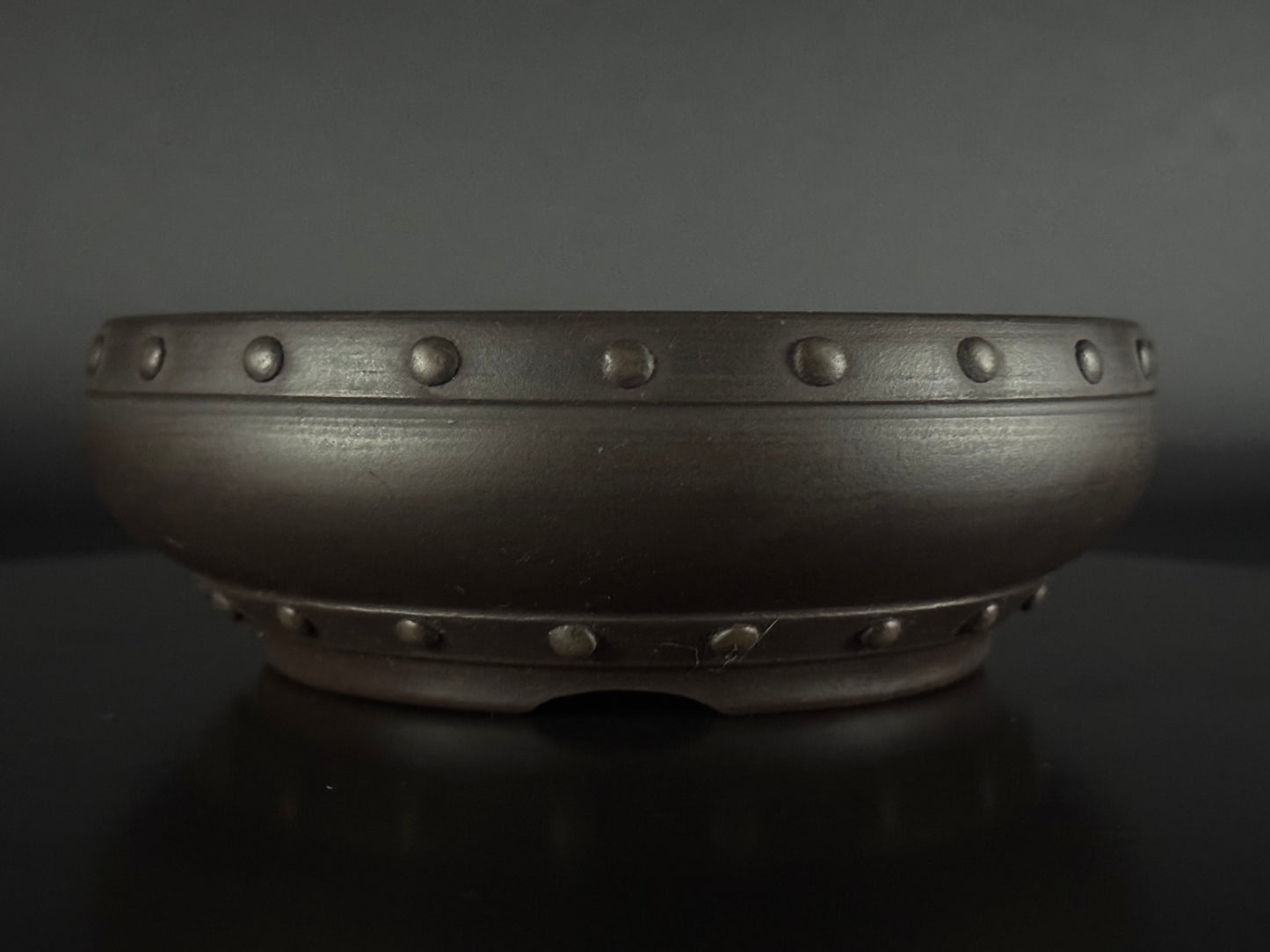 Akira Shouzan  ( 1st Generation Akira Watanabe 渡辺昭) – 常滑 – 17.8 cm Round (丸鉢) Rivet-Style