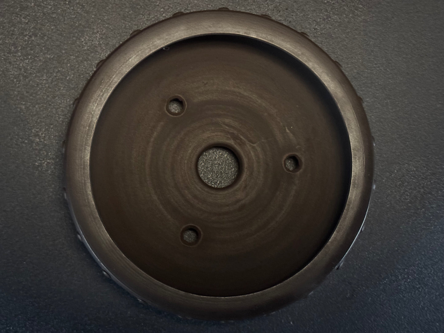 Akira Shouzan  ( 1st Generation Akira Watanabe 渡辺昭) – 常滑 – 17.8 cm Round (丸鉢) Rivet-Style
