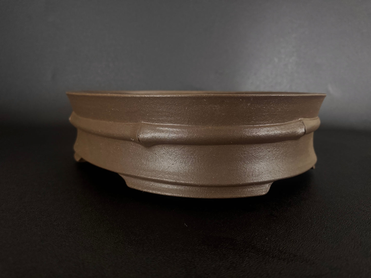 Ryuji 龍司 — Tokoname, Aichi（常滑市）— 37.6cm Oval Unglazed Bamboo-Band Bonsai Pot（楕円鉢・無釉・竹節帯）
