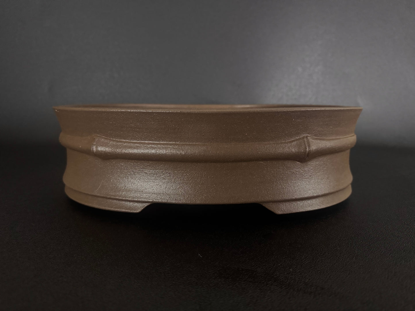 Ryuji 龍司 — Tokoname, Aichi（常滑市）— 37.6cm Oval Unglazed Bamboo-Band Bonsai Pot（楕円鉢・無釉・竹節帯）