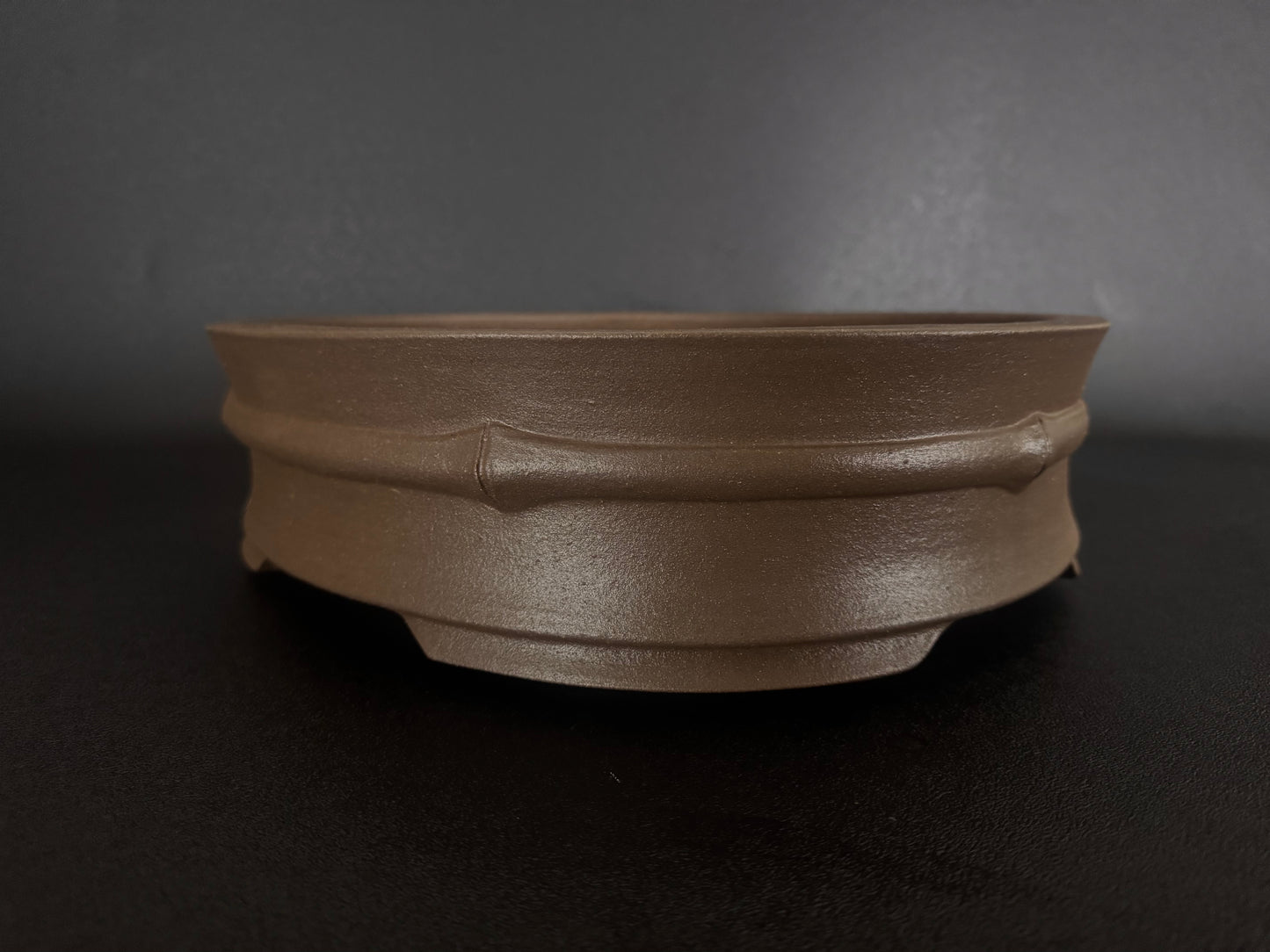 Ryuji 龍司 — Tokoname, Aichi（常滑市）— 37.6cm Oval Unglazed Bamboo-Band Bonsai Pot（楕円鉢・無釉・竹節帯）