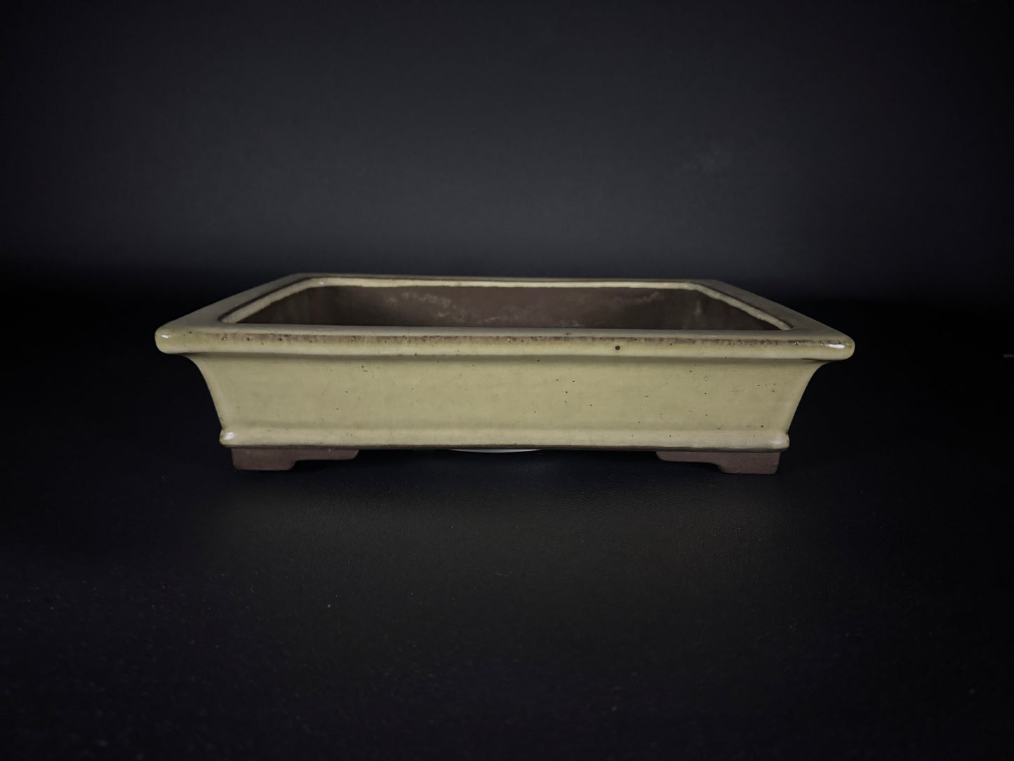 YAMAAKI 山秋 – 3rd Generation (Kataoka Toshio) "爪描き"- 常滑- 31.7  白釉丸鉢 Cream-Glazed Rectangle