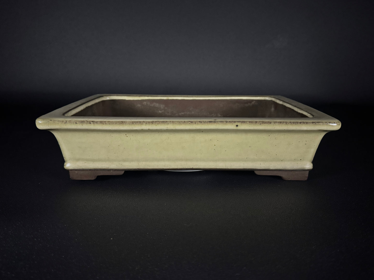YAMAAKI 山秋 – 3rd Generation (Kataoka Toshio) "爪描き"- 常滑- 31.7  白釉丸鉢 Cream-Glazed Rectangle