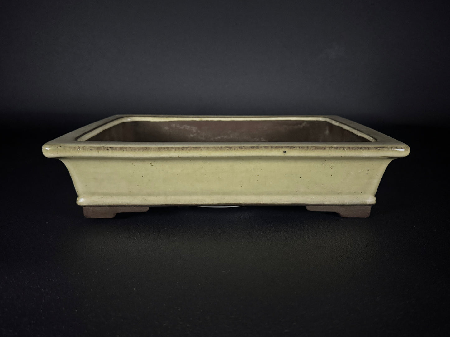 YAMAAKI 山秋 – 3rd Generation (Kataoka Toshio) "爪描き"- 常滑- 31.7  白釉丸鉢 Cream-Glazed Rectangle