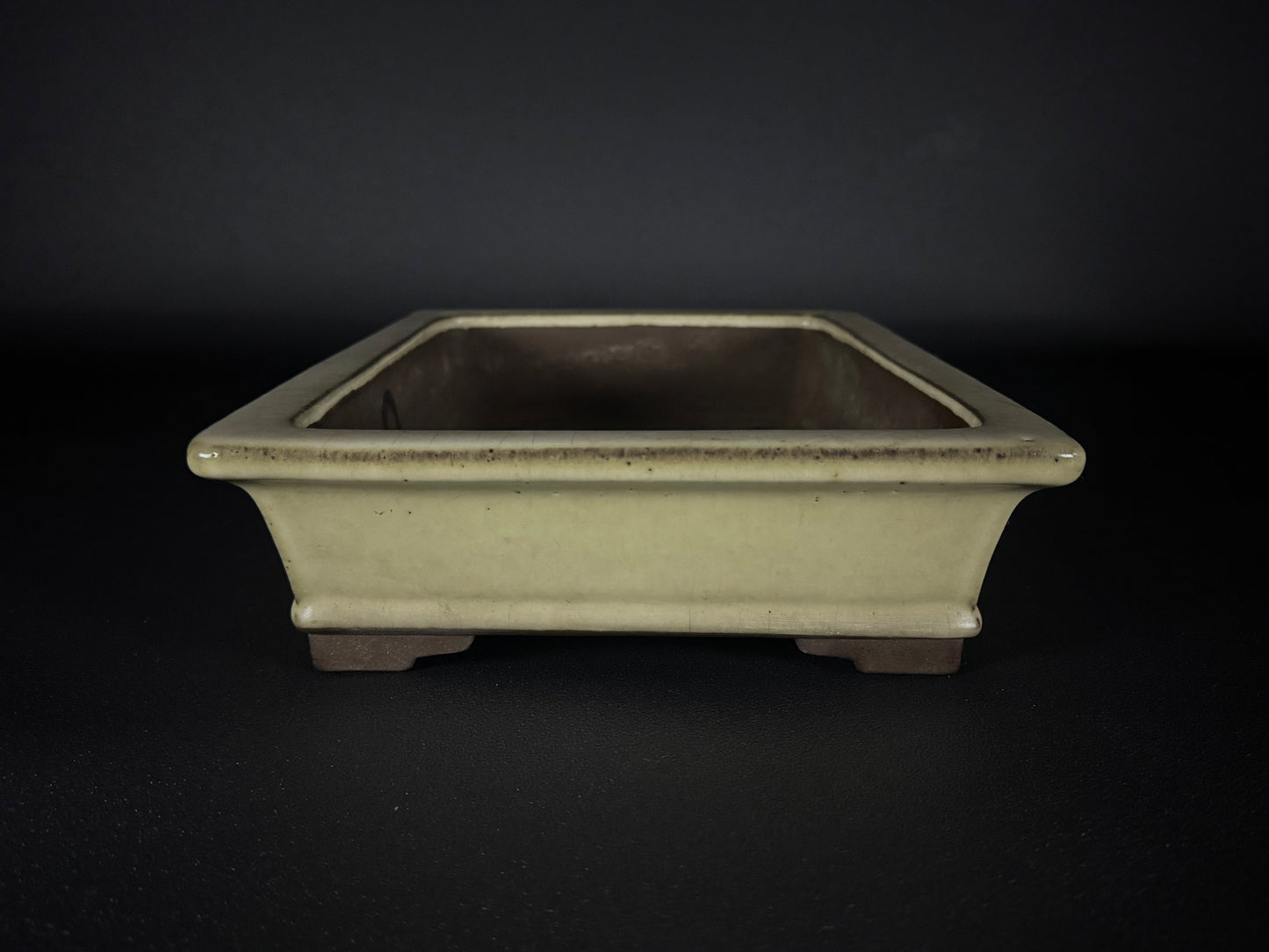 YAMAAKI 山秋 – 3rd Generation (Kataoka Toshio) "爪描き"- 常滑- 31.7  白釉丸鉢 Cream-Glazed Rectangle
