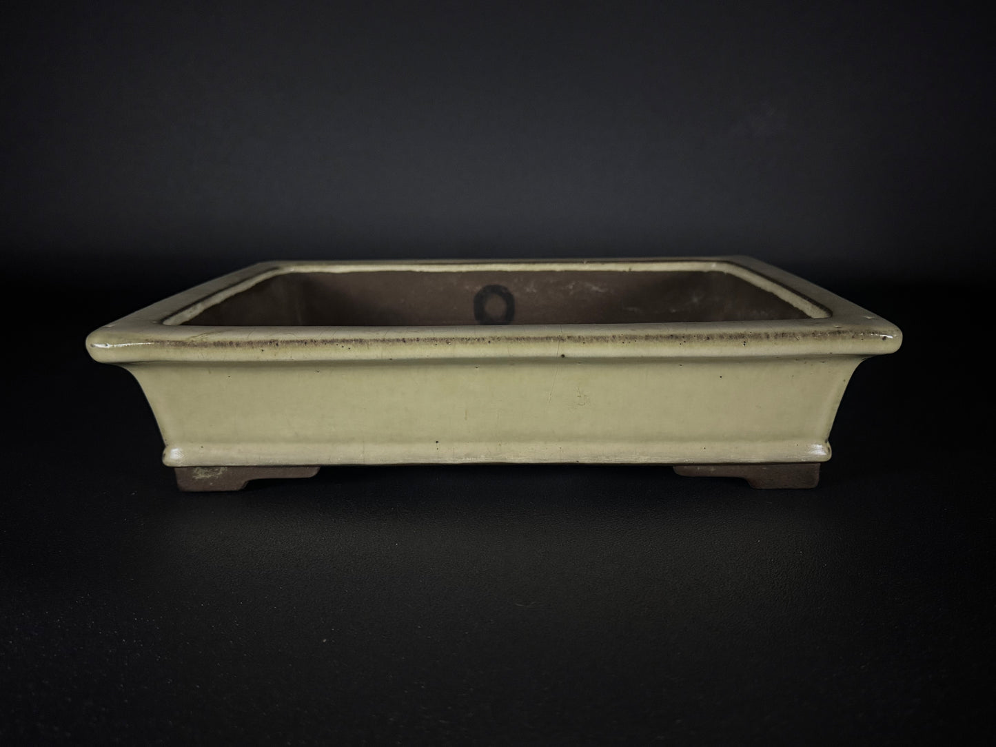 YAMAAKI 山秋 – 3rd Generation (Kataoka Toshio) "爪描き"- 常滑- 31.7  白釉丸鉢 Cream-Glazed Rectangle