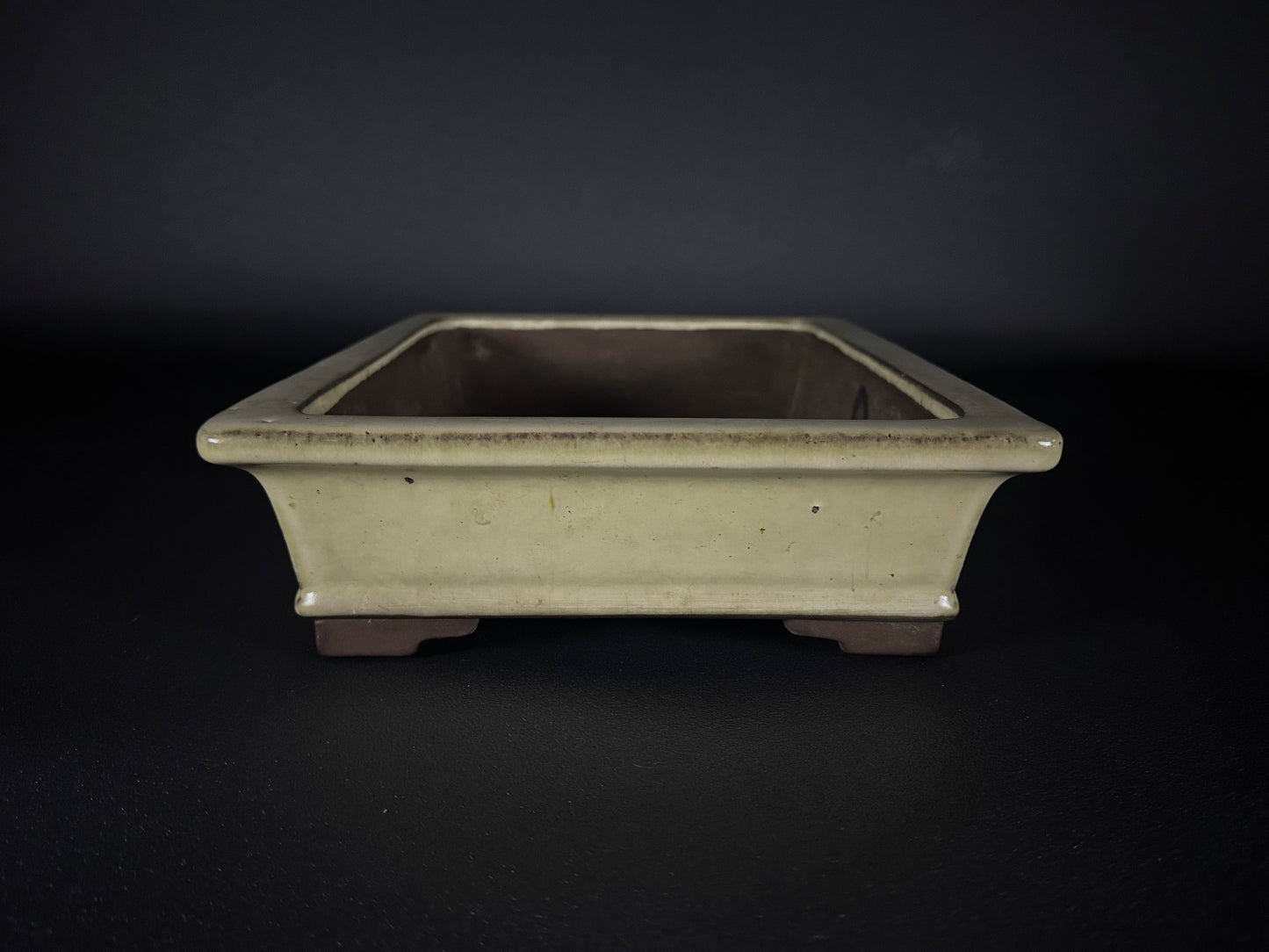 YAMAAKI 山秋 – 3rd Generation (Kataoka Toshio) "爪描き"- 常滑- 31.7  白釉丸鉢 Cream-Glazed Rectangle