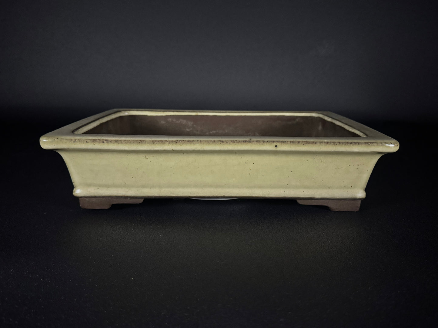 YAMAAKI 山秋 – 3rd Generation (Kataoka Toshio) "爪描き"- 常滑- 31.7  白釉丸鉢 Cream-Glazed Rectangle