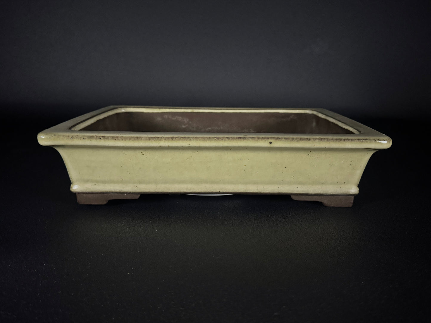 YAMAAKI 山秋 – 3rd Generation (Kataoka Toshio) "爪描き"- 常滑- 31.7  白釉丸鉢 Cream-Glazed Rectangle