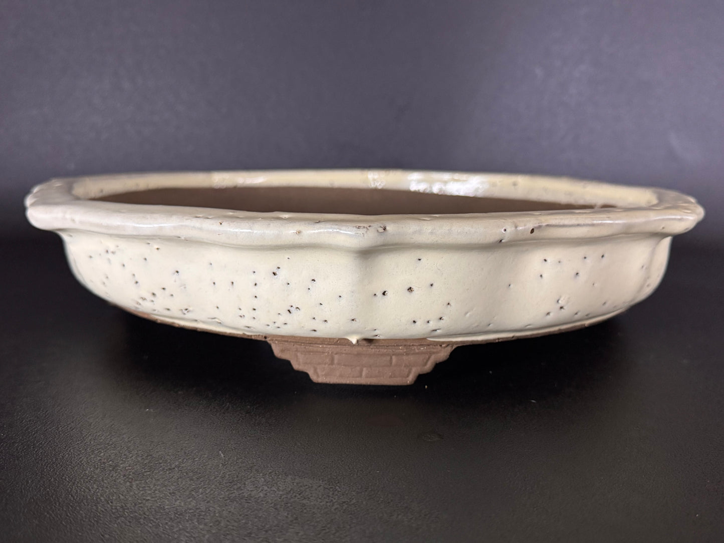 Yoshimura Pre-Shuho (吉村秀峰) – Tokoname (常滑) – 41.0cm round Mirror Cream Glazed
