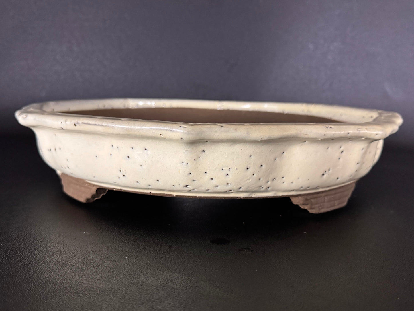 Yoshimura Pre-Shuho (吉村秀峰) – Tokoname (常滑) – 41.0cm round Mirror Cream Glazed