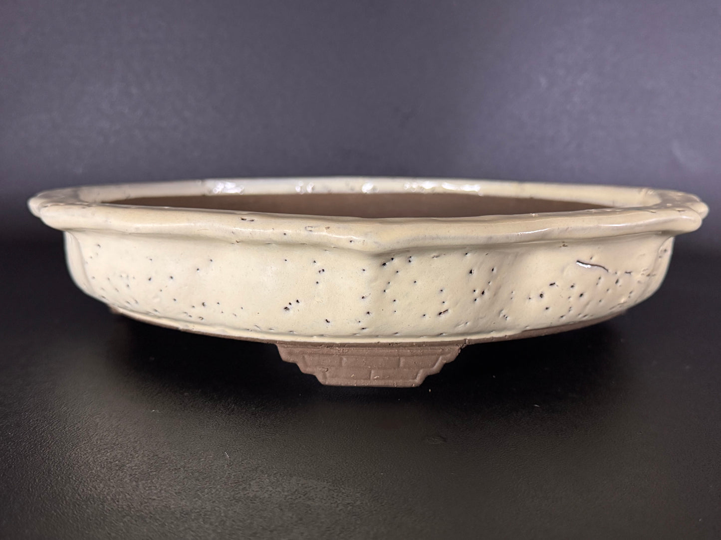 Yoshimura Pre-Shuho (吉村秀峰) – Tokoname (常滑) – 41.0cm round Mirror Cream Glazed