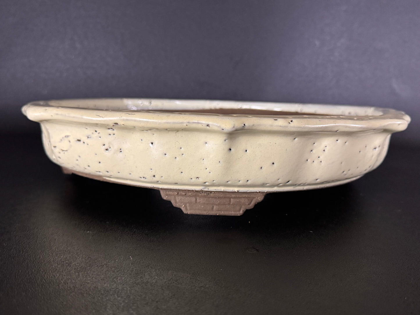 Yoshimura Pre-Shuho (吉村秀峰) – Tokoname (常滑) – 41.0cm round Mirror Cream Glazed