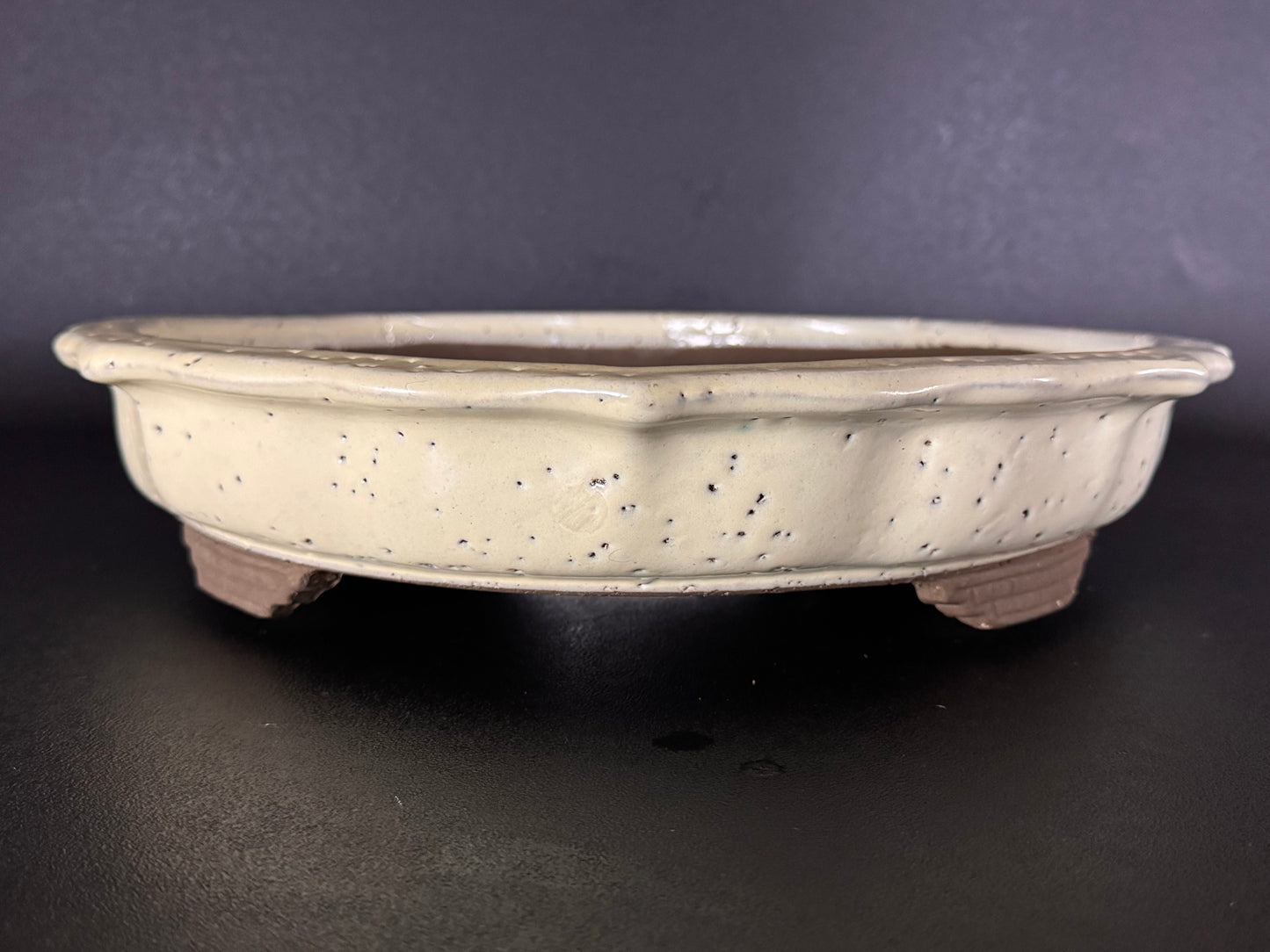 Yoshimura Pre-Shuho (吉村秀峰) – Tokoname (常滑) – 41.0cm round Mirror Cream Glazed