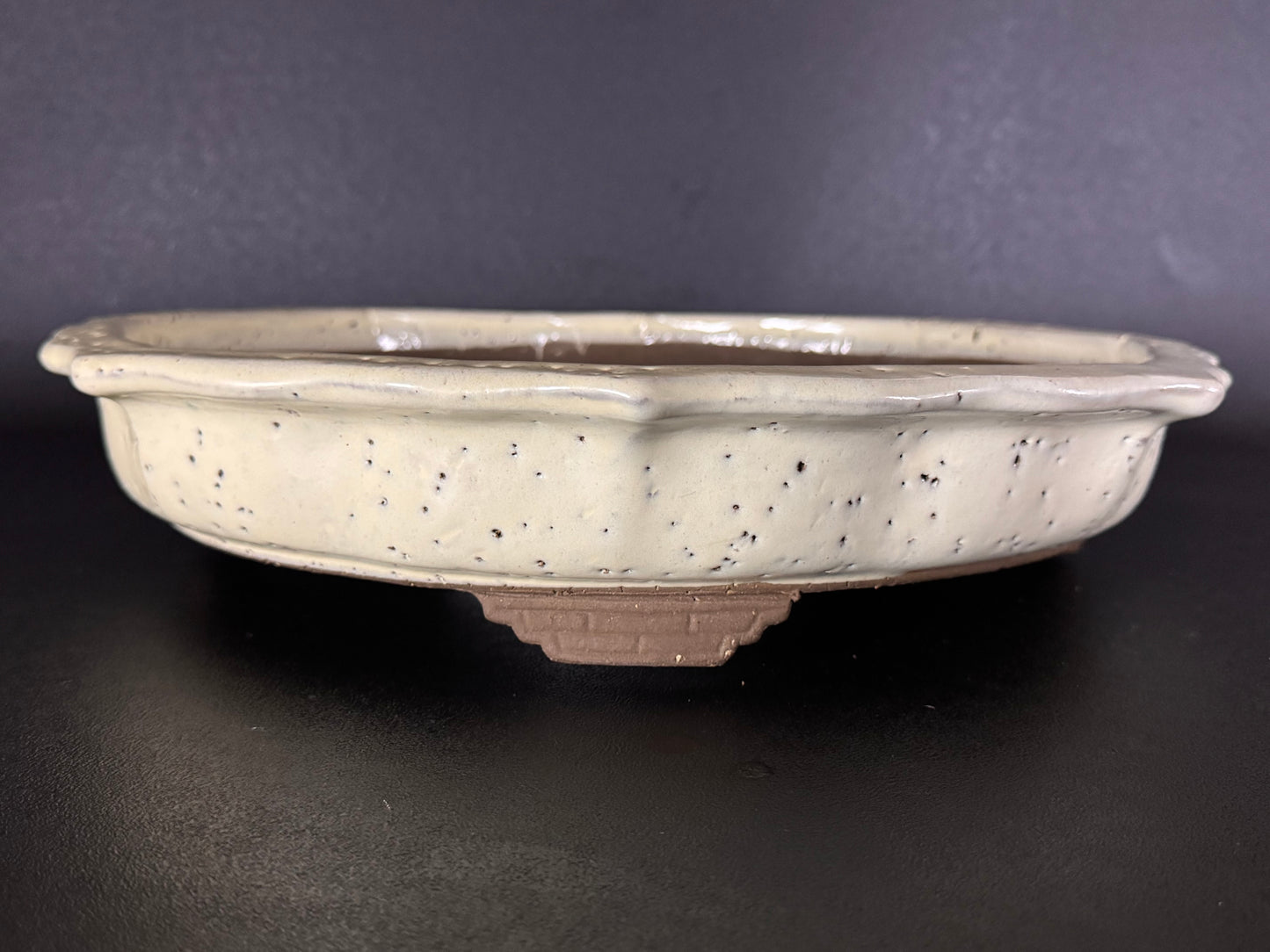 Yoshimura Pre-Shuho (吉村秀峰) – Tokoname (常滑) – 41.0cm round Mirror Cream Glazed