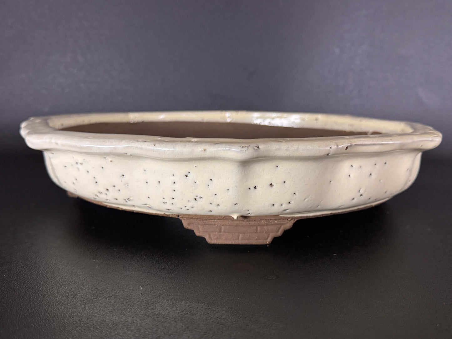 Yoshimura Pre-Shuho (吉村秀峰) – Tokoname (常滑) – 41.0cm round Mirror Cream Glazed