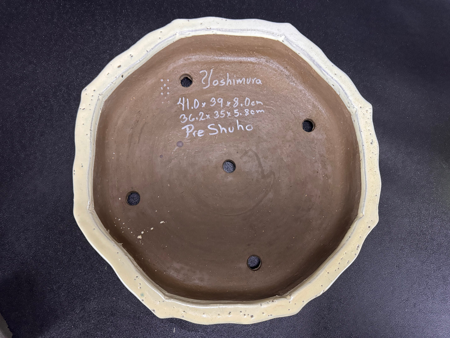 Yoshimura Pre-Shuho (吉村秀峰) – Tokoname (常滑) – 41.0cm round Mirror Cream Glazed