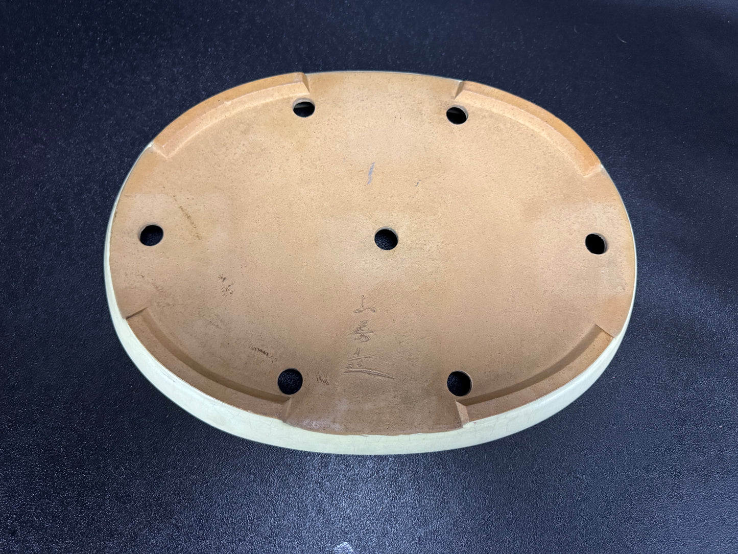 YAMAFUSA 4th Generation KOIE 山房四代 鯉江 (aka SAMBO) – 常滑 – 40.7cm Oval Light Cream Glazed Bonsai Pot（楕円鉢・淡クリーム釉）