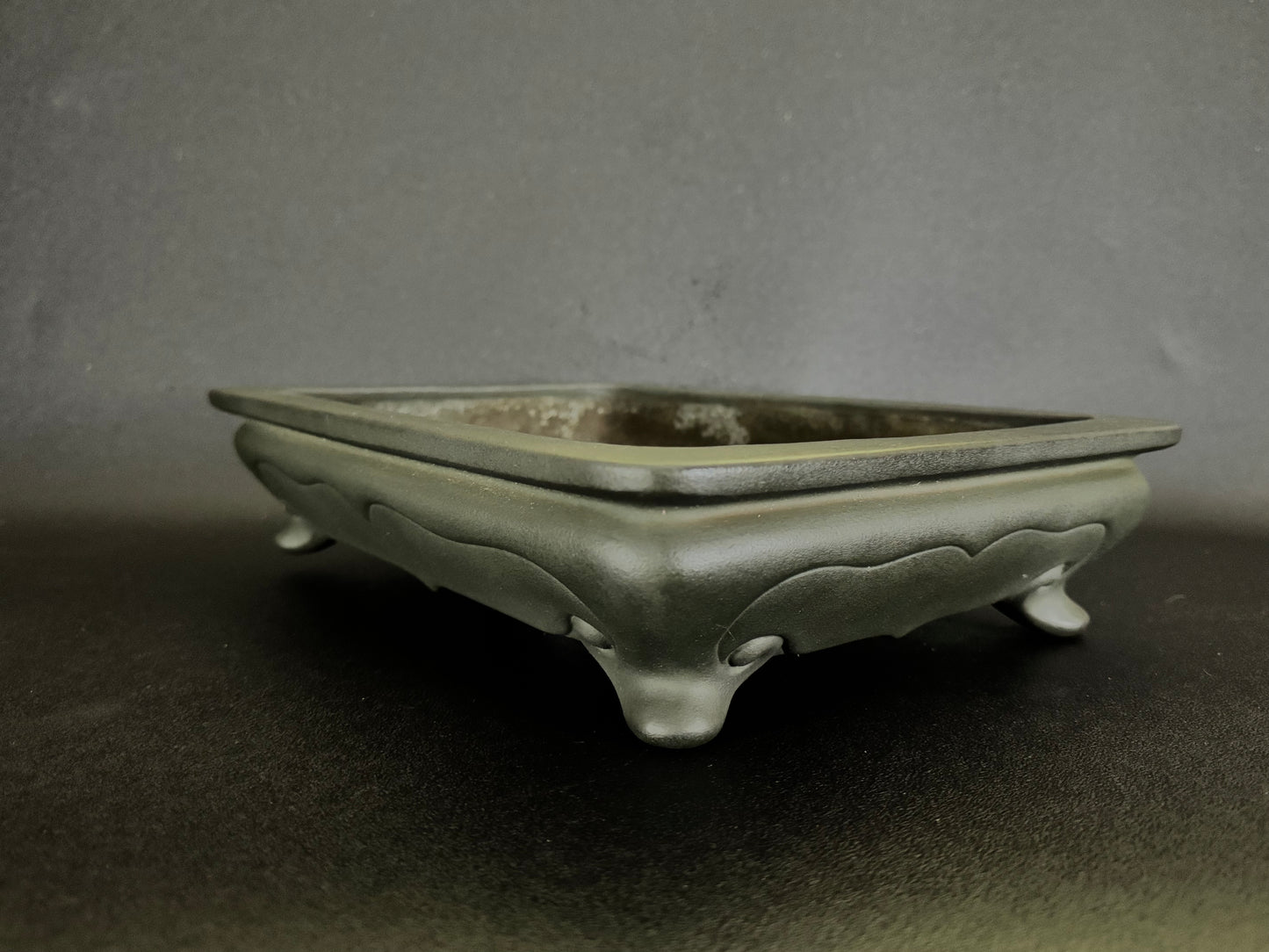 Yamaaki 山秋 — 2nd Generation Kataoka Sadamitsu / Koshousen 山秋二代 片岡貞光・小松泉 — Tokoname, Aichi（常滑市）— 39.9cm Rectangular Bag-Form Unglazed Bonsai Pot（長方袋式鉢・無釉）