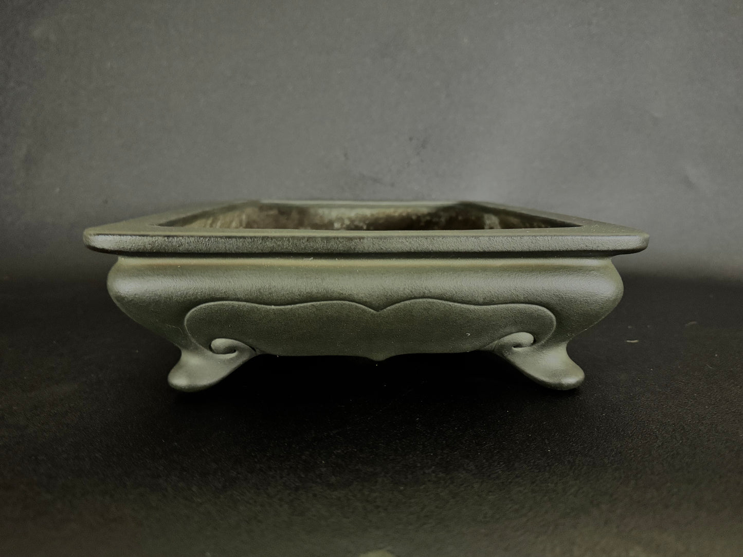 Yamaaki 山秋 — 2nd Generation Kataoka Sadamitsu / Koshousen 山秋二代 片岡貞光・小松泉 — Tokoname, Aichi（常滑市）— 39.9cm Rectangular Bag-Form Unglazed Bonsai Pot（長方袋式鉢・無釉）