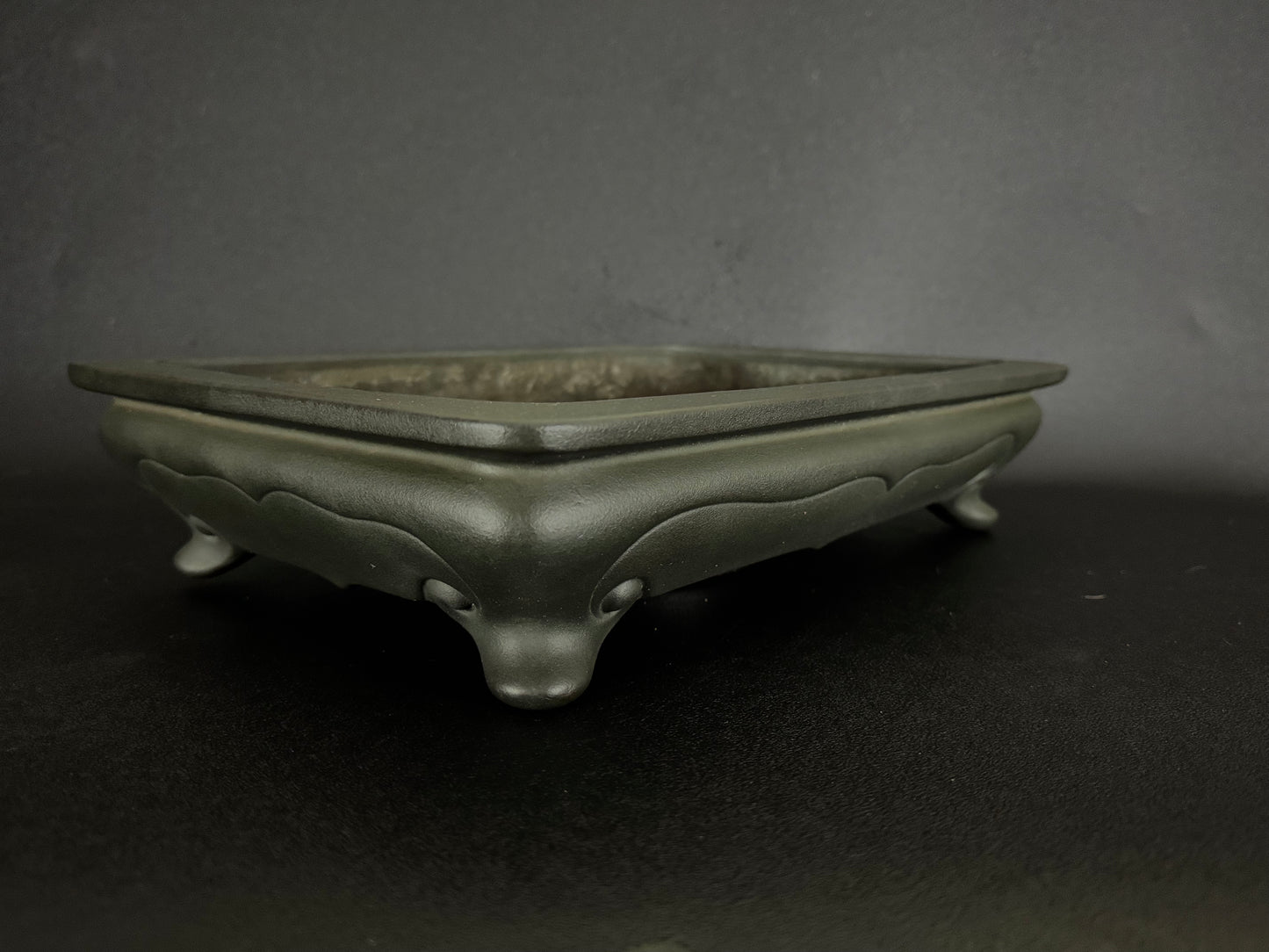 Yamaaki 山秋 — 2nd Generation Kataoka Sadamitsu / Koshousen 山秋二代 片岡貞光・小松泉 — Tokoname, Aichi（常滑市）— 39.9cm Rectangular Bag-Form Unglazed Bonsai Pot（長方袋式鉢・無釉）