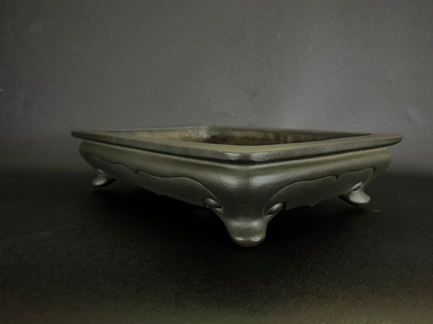 Yamaaki 山秋 — 2nd Generation Kataoka Sadamitsu / Koshousen 山秋二代 片岡貞光・小松泉 — Tokoname, Aichi（常滑市）— 39.9cm Rectangular Bag-Form Unglazed Bonsai Pot（長方袋式鉢・無釉）