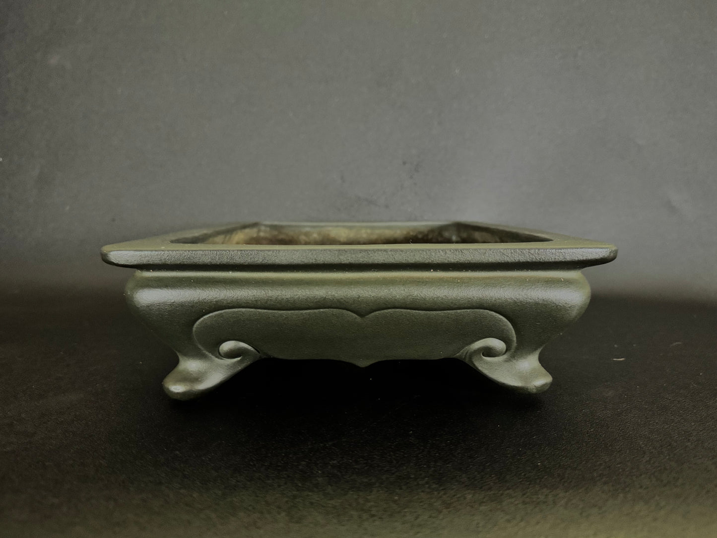Yamaaki 山秋 — 2nd Generation Kataoka Sadamitsu / Koshousen 山秋二代 片岡貞光・小松泉 — Tokoname, Aichi（常滑市）— 39.9cm Rectangular Bag-Form Unglazed Bonsai Pot（長方袋式鉢・無釉）