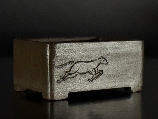 Tojaku陶雀 (Hayashi Tojaku / 本名: 林 忠, 1935–) – 常滑 -6.01cm Rectangular Horse motif (Not for Sale!)