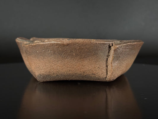 ATSUKO BISHO (沢田篤子) – Tsumegaki (爪描き) Hand Incised – 常滑 Tokoname (常滑市) – 15.3cm Five-Lobed Flower-Form Round (五弁花形丸鉢) Unglazed 無釉