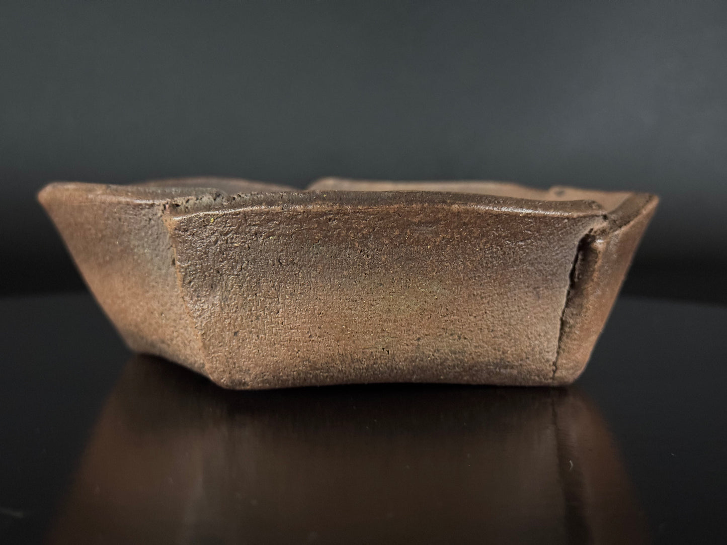 ATSUKO BISHO (沢田篤子) – Tsumegaki (爪描き) Hand Incised – 常滑 Tokoname (常滑市) – 15.3cm Five-Lobed Flower-Form Round (五弁花形丸鉢) Unglazed 無釉