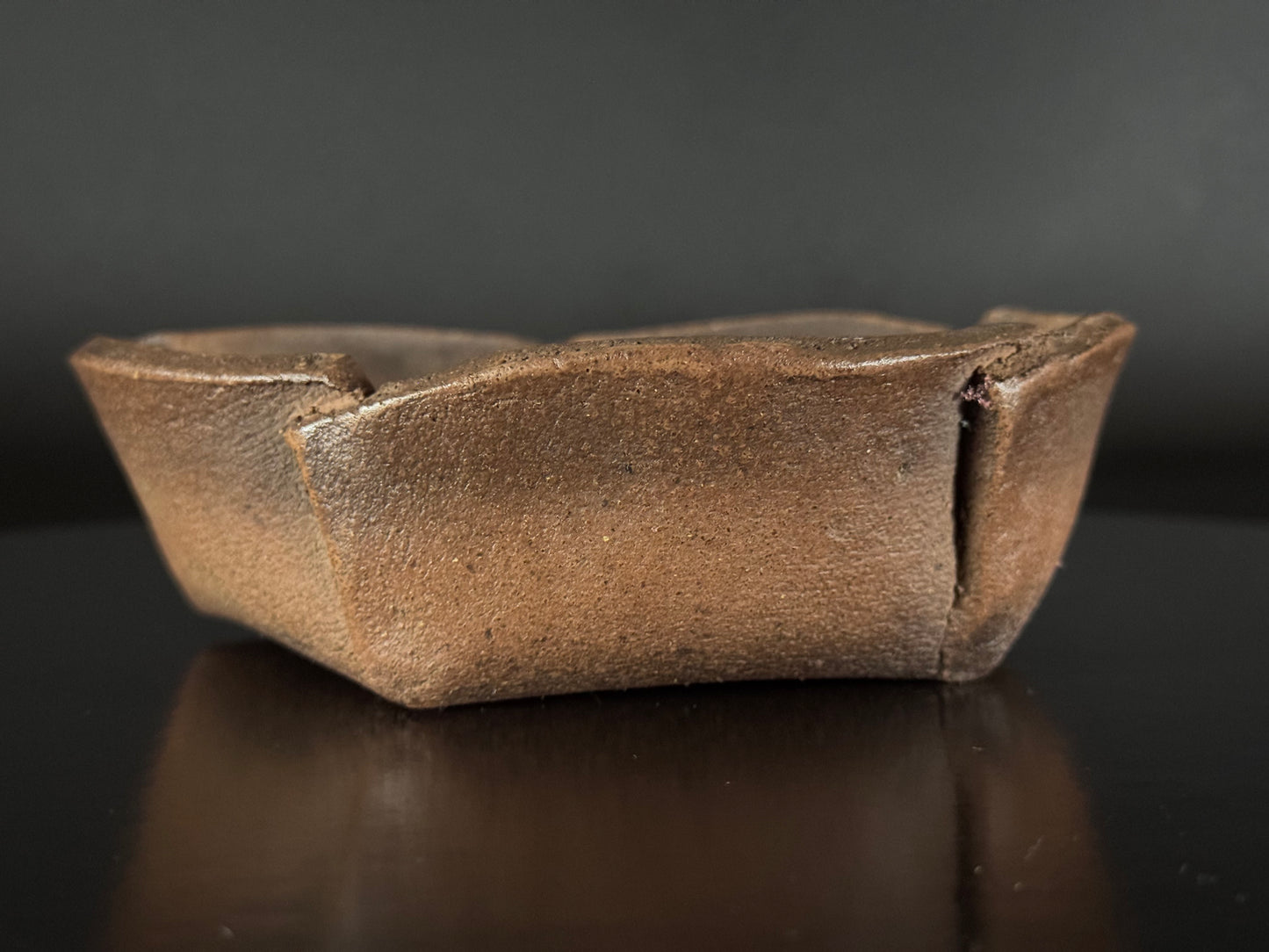 ATSUKO BISHO (沢田篤子) – Tsumegaki (爪描き) Hand Incised – 常滑 Tokoname (常滑市) – 15.3cm Five-Lobed Flower-Form Round (五弁花形丸鉢) Unglazed 無釉