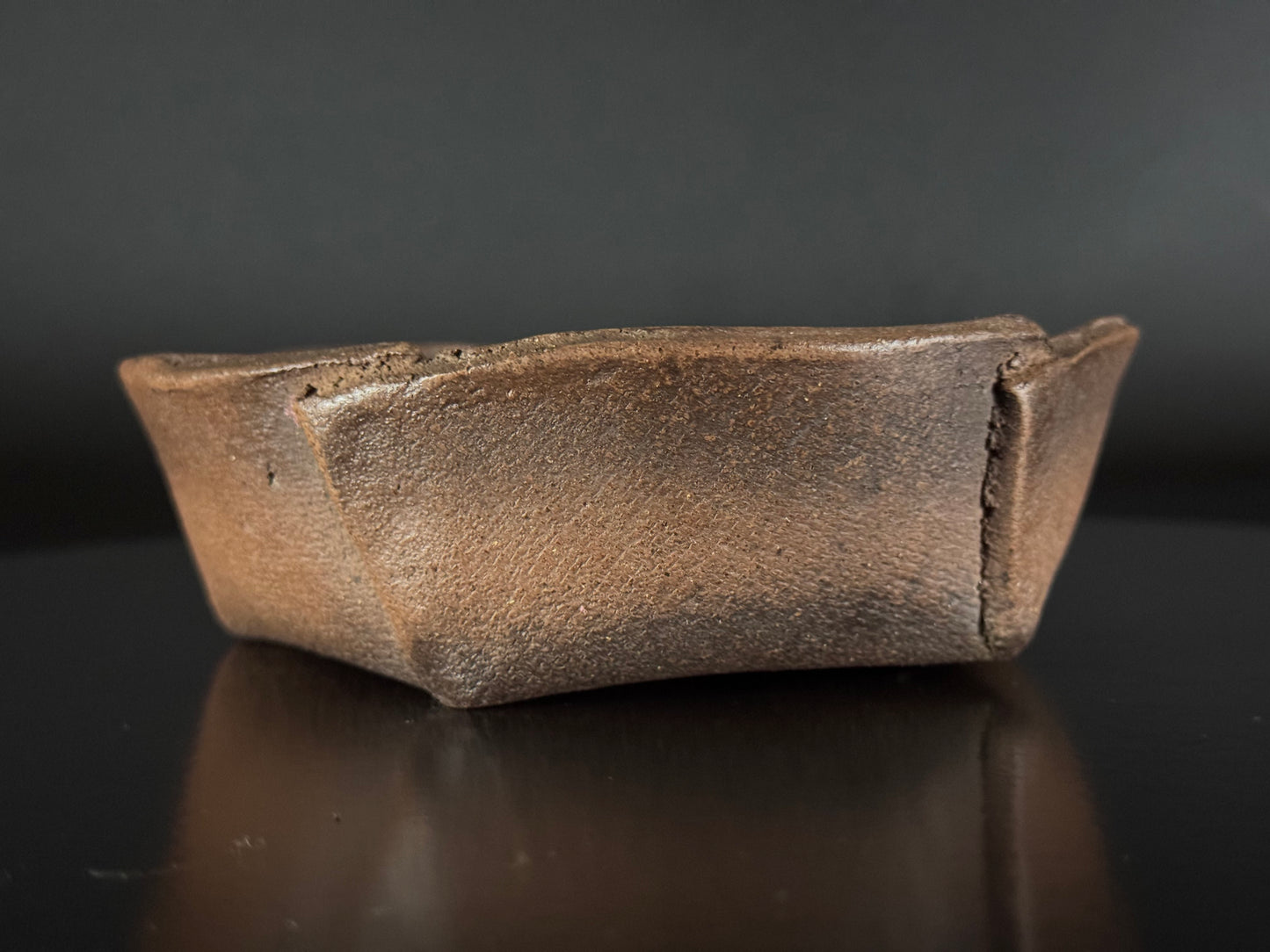 ATSUKO BISHO (沢田篤子) – Tsumegaki (爪描き) Hand Incised – 常滑 Tokoname (常滑市) – 15.3cm Five-Lobed Flower-Form Round (五弁花形丸鉢) Unglazed 無釉