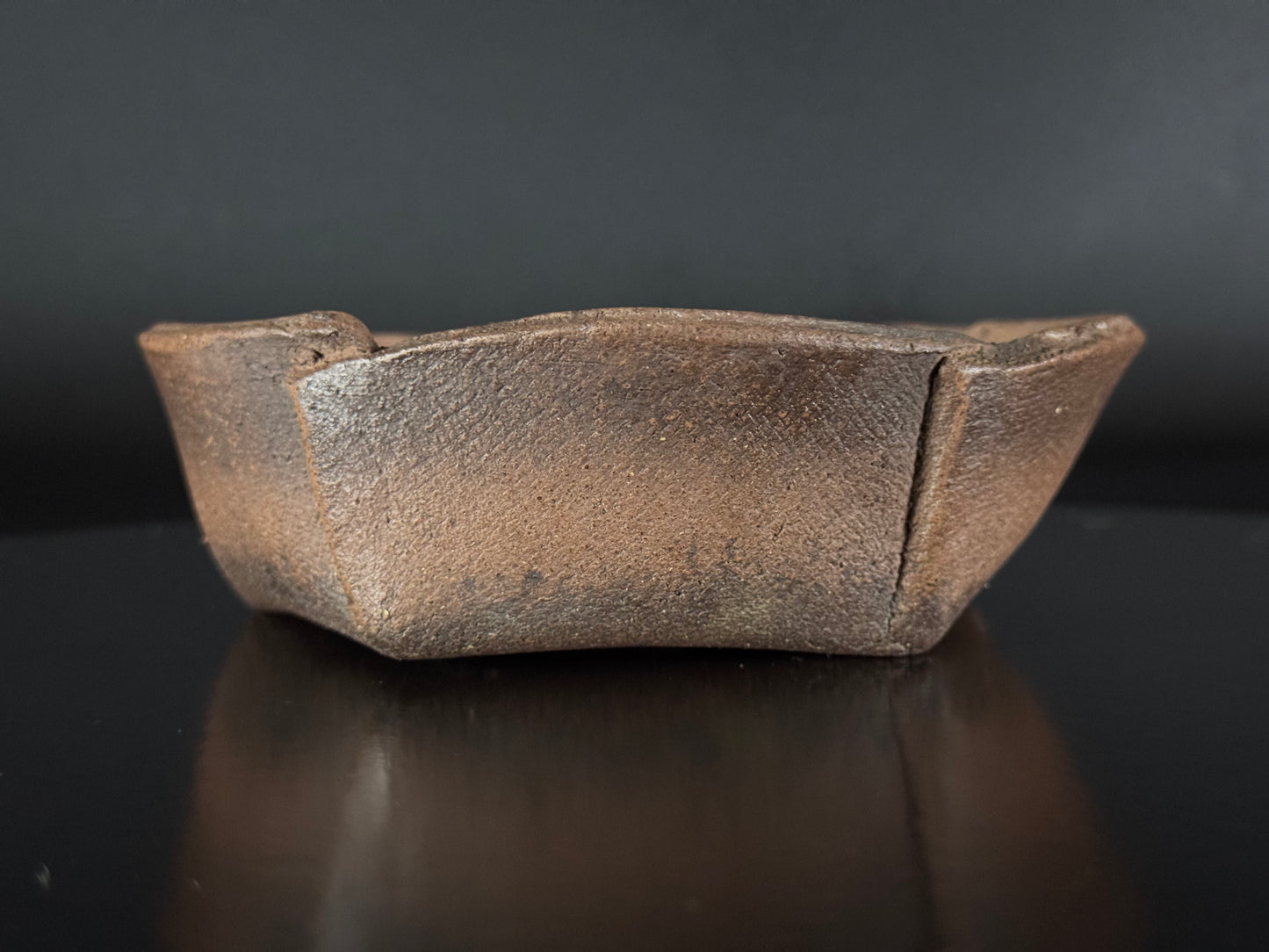 ATSUKO BISHO (沢田篤子) – Tsumegaki (爪描き) Hand Incised – 常滑 Tokoname (常滑市) – 15.3cm Five-Lobed Flower-Form Round (五弁花形丸鉢) Unglazed 無釉