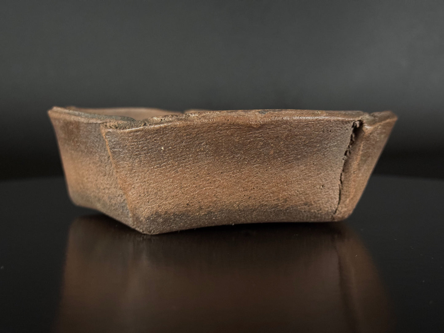 ATSUKO BISHO (沢田篤子) – Tsumegaki (爪描き) Hand Incised – 常滑 Tokoname (常滑市) – 15.3cm Five-Lobed Flower-Form Round (五弁花形丸鉢) Unglazed 無釉