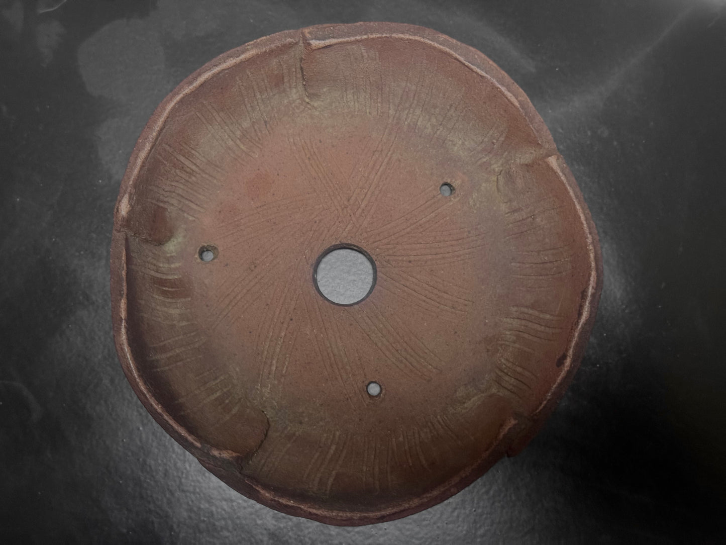 ATSUKO BISHO (沢田篤子) – Tsumegaki (爪描き) Hand Incised – 常滑 Tokoname (常滑市) – 15.3cm Five-Lobed Flower-Form Round (五弁花形丸鉢) Unglazed 無釉