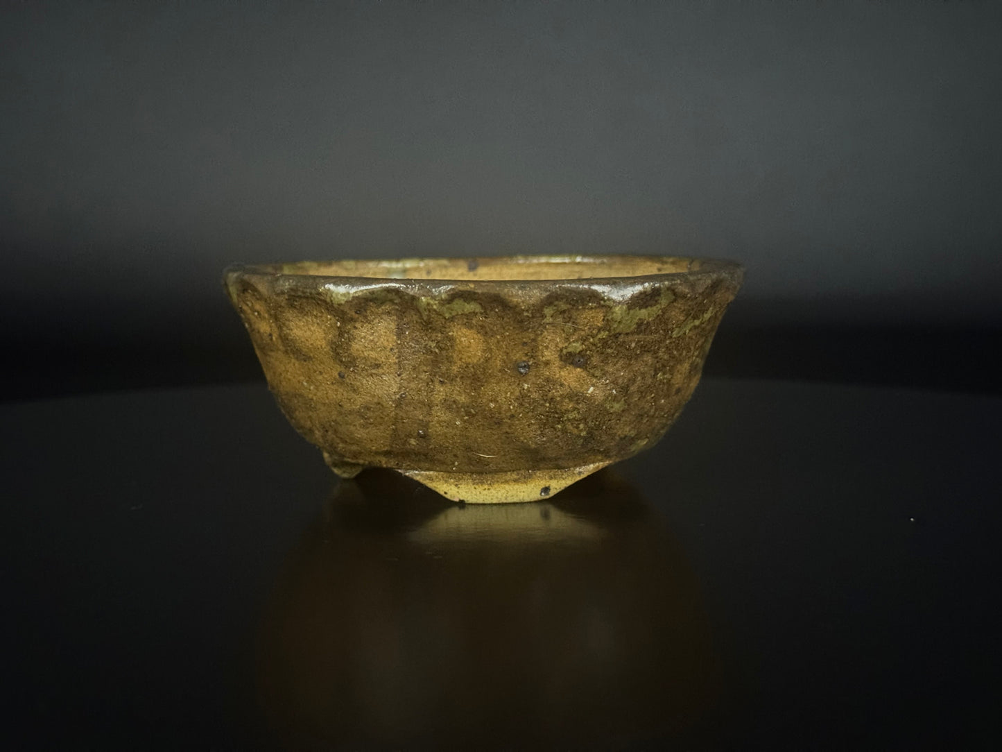SHINZAN (信山) - 常滑 – 10.6cm ( Iron-Sand Glaze ) Mame Pot