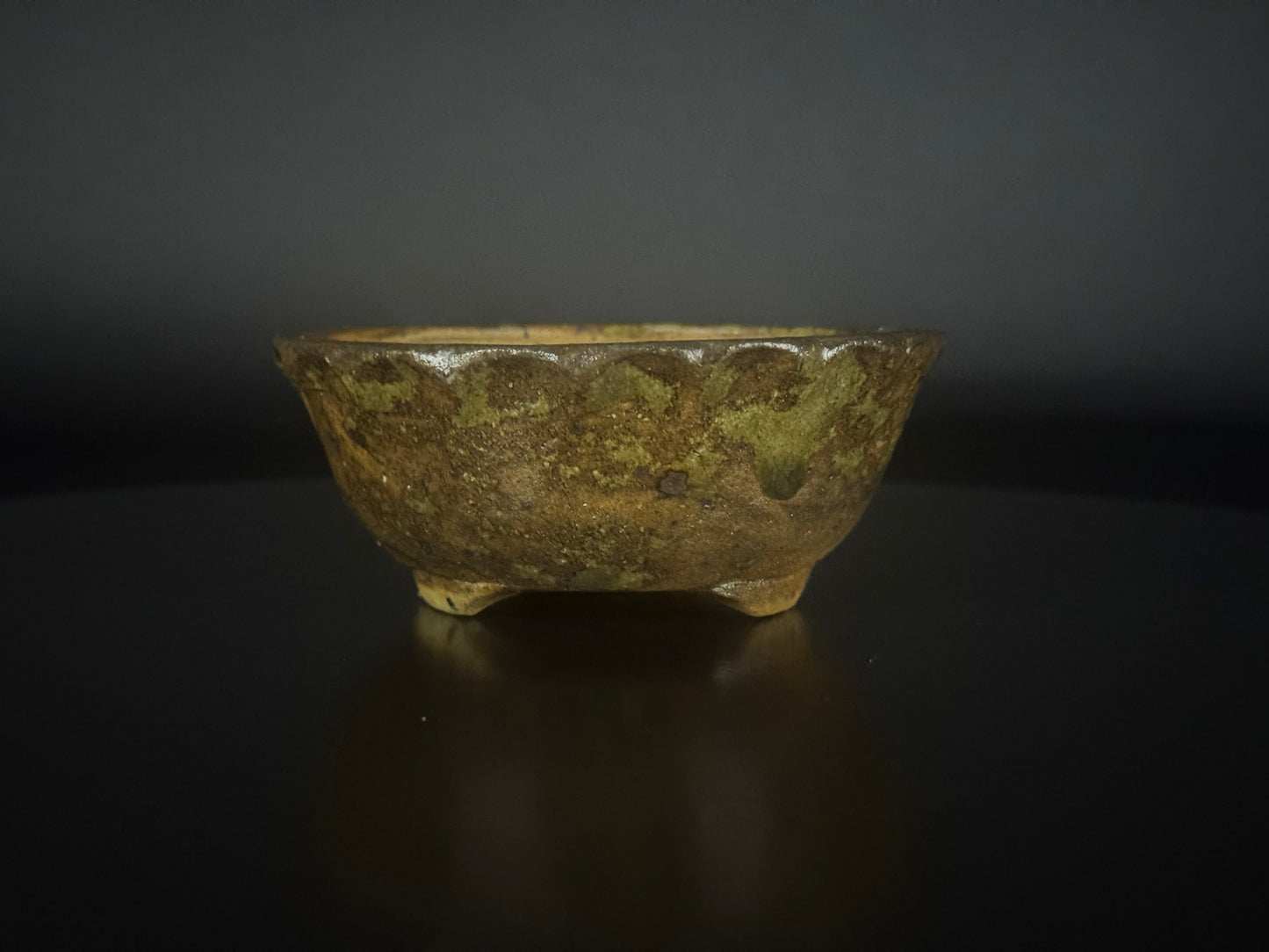 SHINZAN (信山) - 常滑 – 10.6cm ( Iron-Sand Glaze ) Mame Pot
