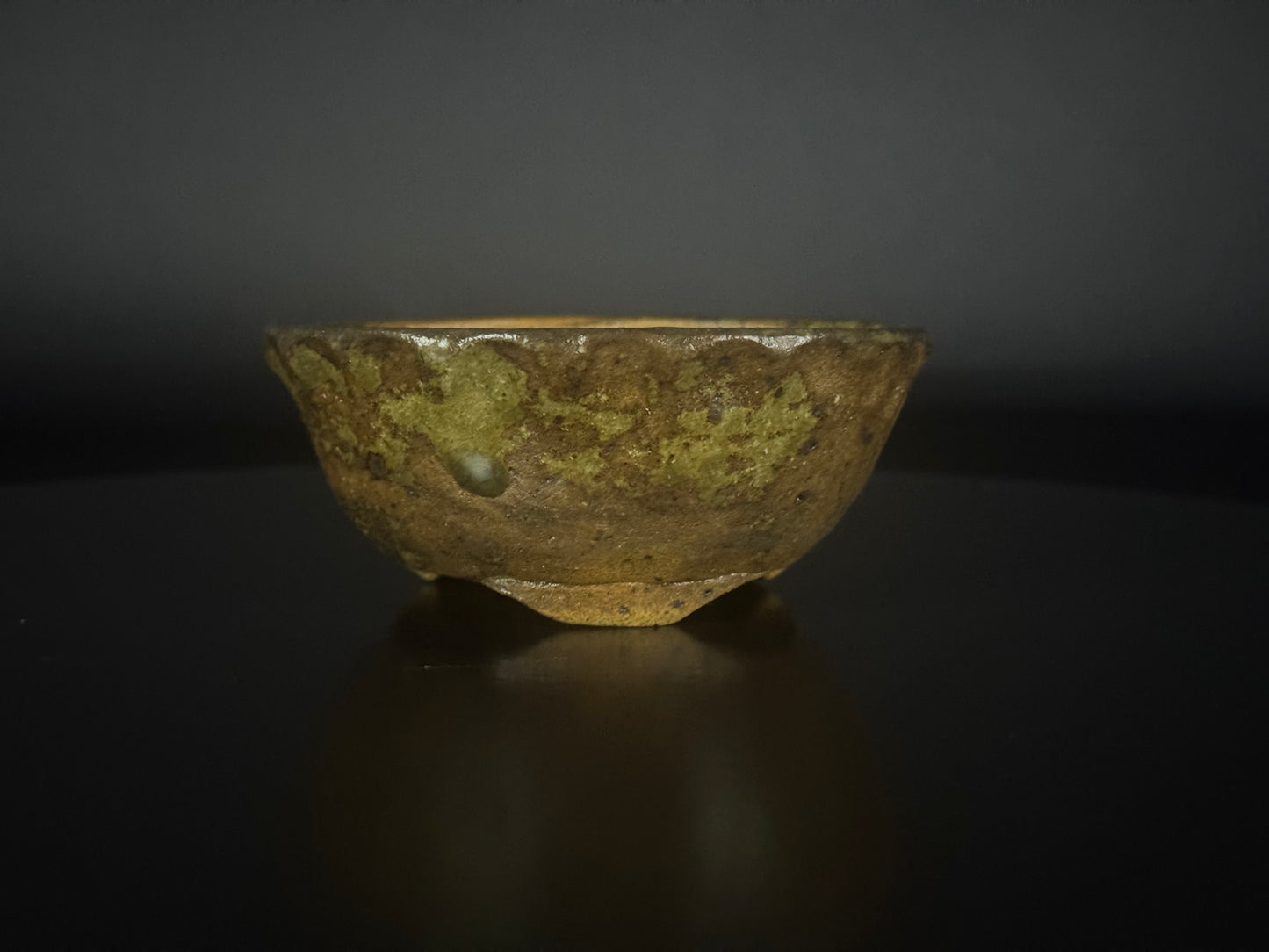 SHINZAN (信山) - 常滑 – 10.6cm ( Iron-Sand Glaze ) Mame Pot