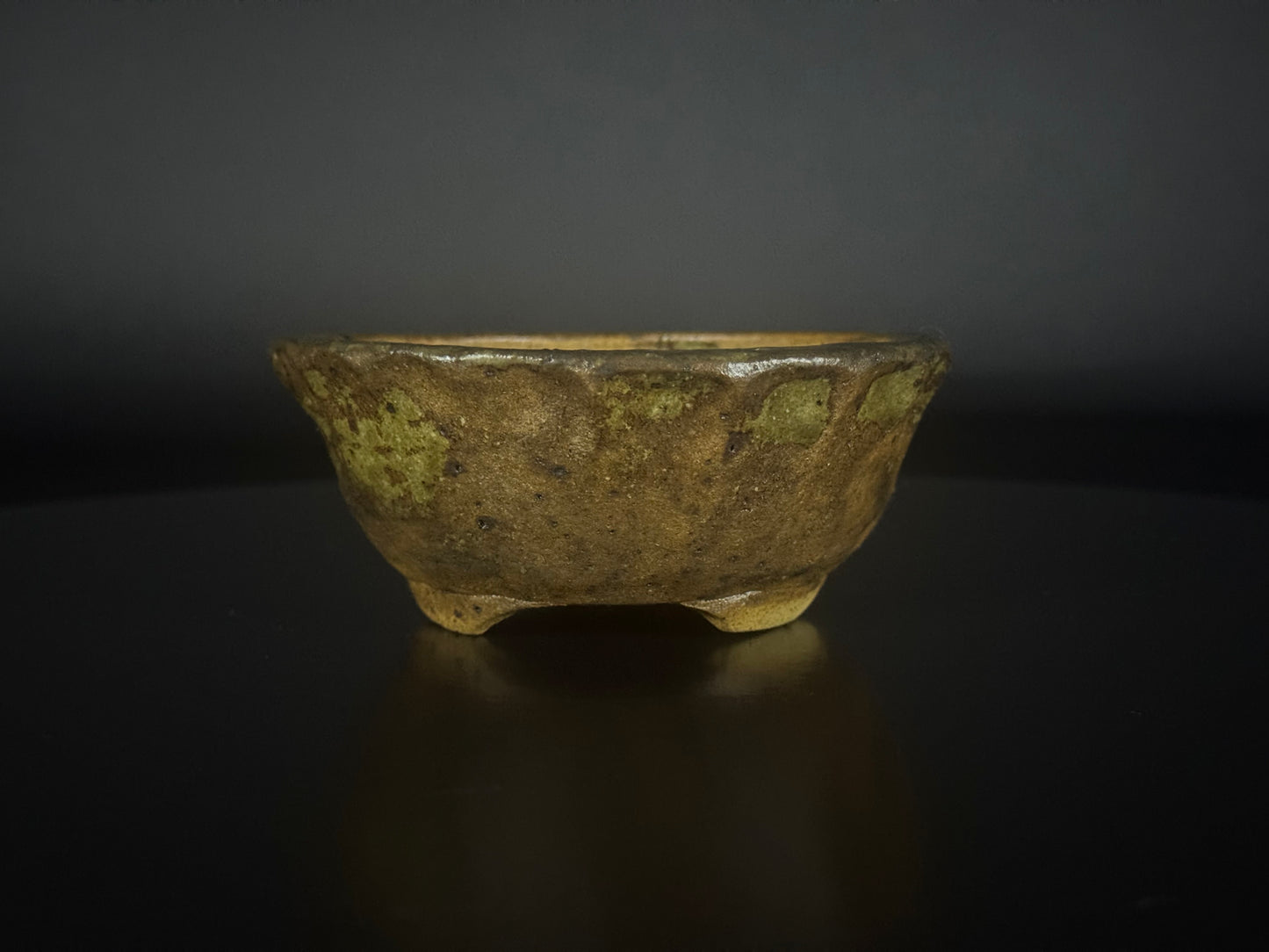 SHINZAN (信山) - 常滑 – 10.6cm ( Iron-Sand Glaze ) Mame Pot