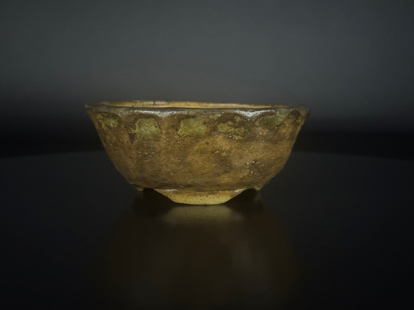 SHINZAN (信山) - 常滑 – 10.6cm ( Iron-Sand Glaze ) Mame Pot