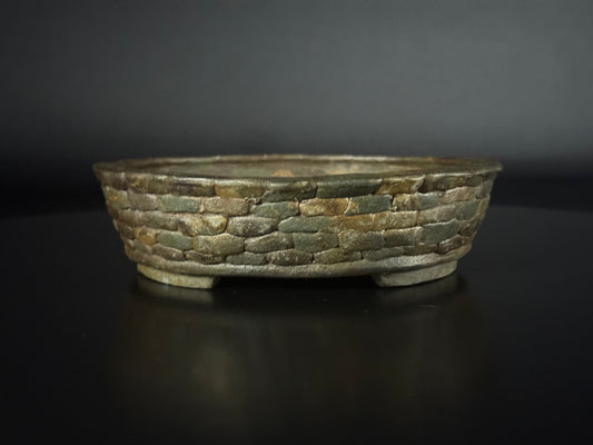 SHIMIZU TOSHINSHIGE 常滑市 - 常滑 –13.7cm, oval, unglazed, carved stone-patterned.