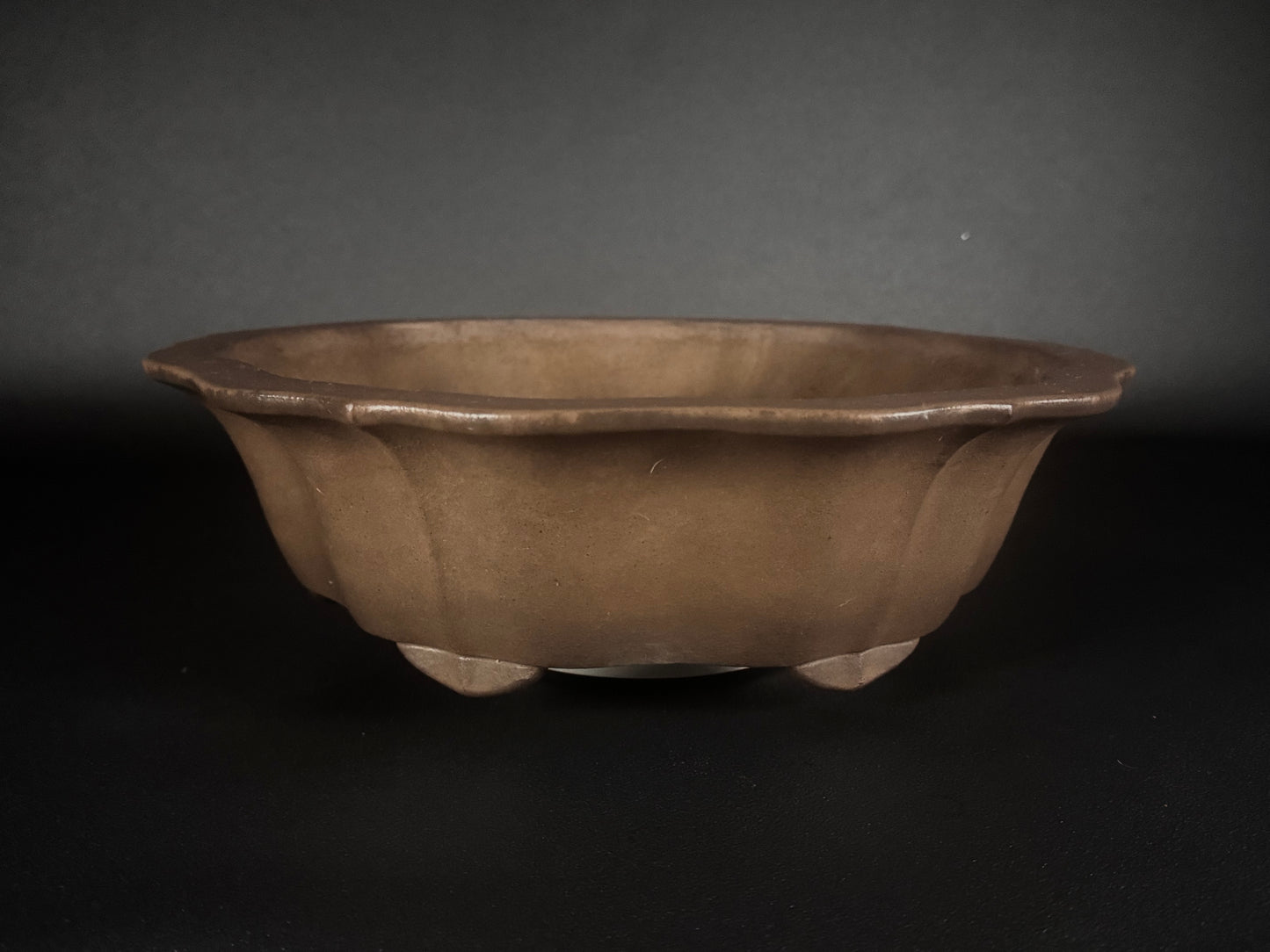 KEIZAN Hisada 久山 桂山 - 常滑 –35.8cm Mokko-gata (木瓜形 – lobed or quatrefoil