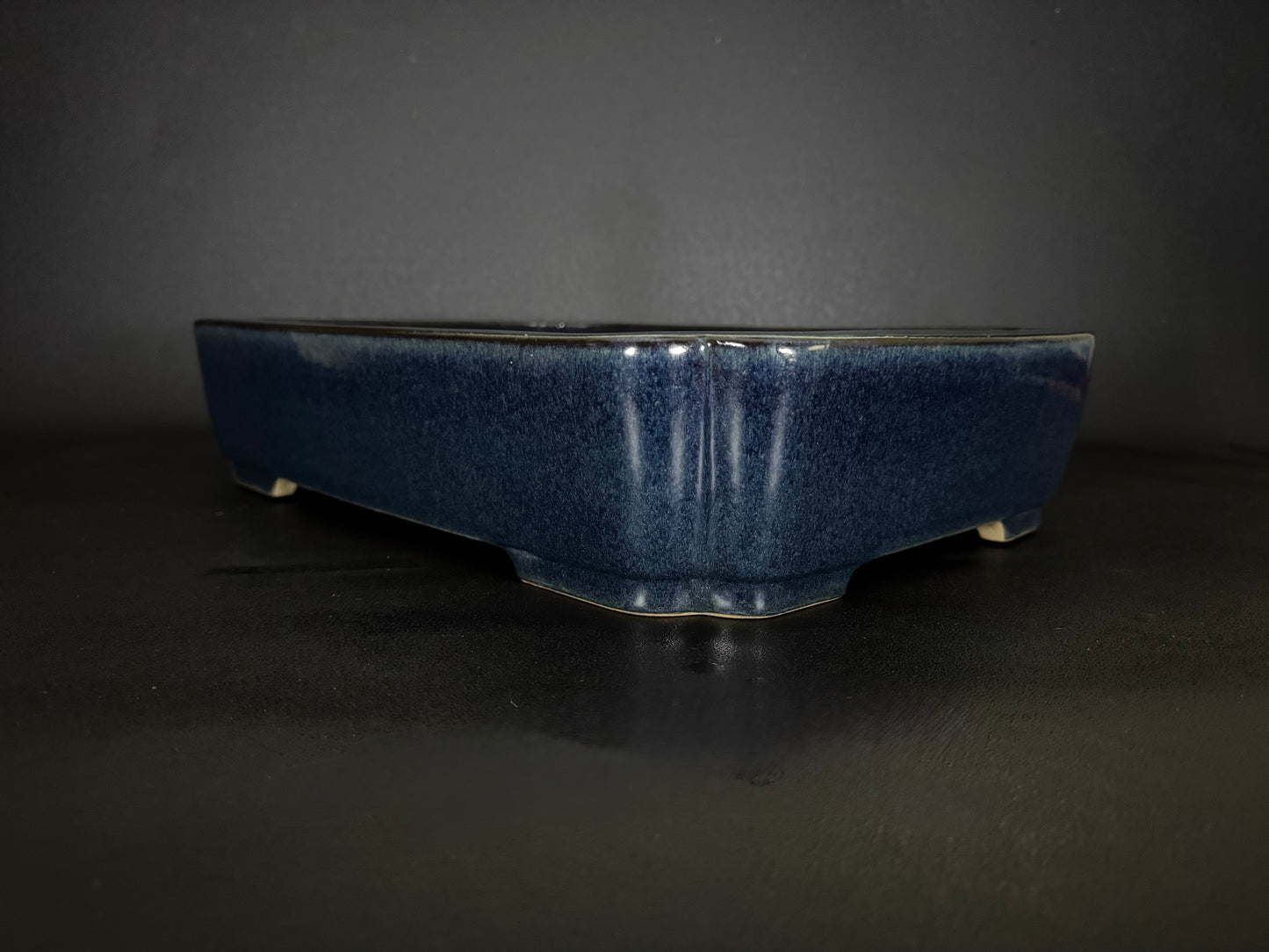 REIHO 礼峰 (Kataoka Katsushi 片岡勝志) “爪描き” – Tokoname 常滑市 – 50.8cm Rectangular 長方鉢 – Deep Blue Glazed 濃青釉