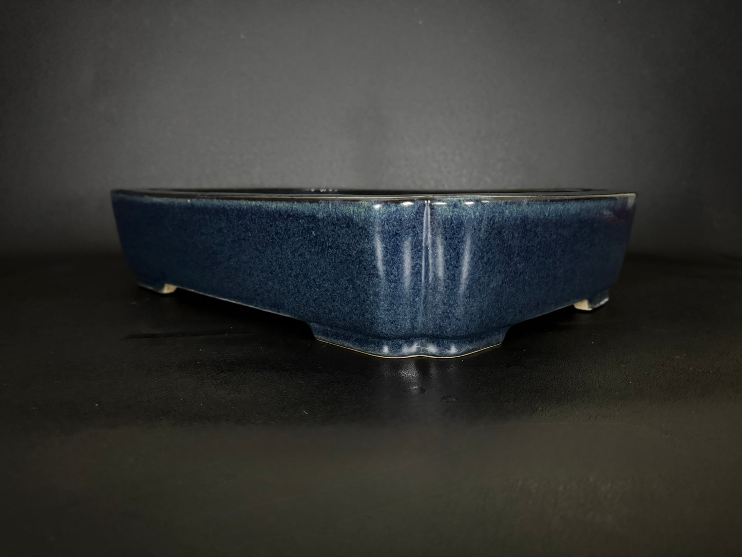 REIHO 礼峰 (Kataoka Katsushi 片岡勝志) “爪描き” – Tokoname 常滑市 – 50.8cm Rectangular 長方鉢 – Deep Blue Glazed 濃青釉