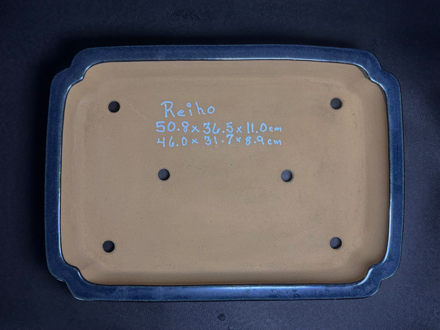 REIHO 礼峰 (Kataoka Katsushi 片岡勝志) “爪描き” – Tokoname 常滑市 – 50.8cm Rectangular 長方鉢 – Deep Blue Glazed 濃青釉
